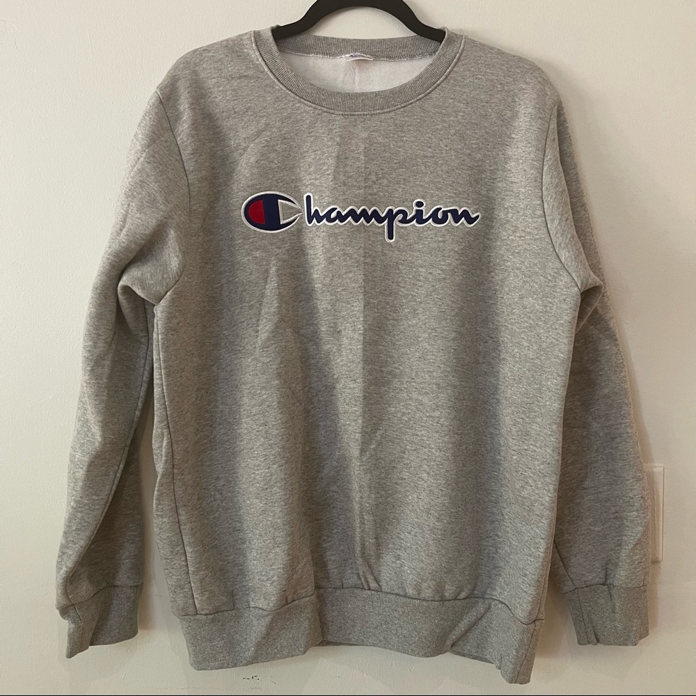 grey crewneck